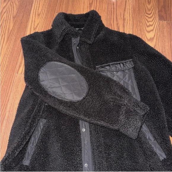ALO Yoga Black Quilted-Pocket Sherpa Jacket - Picture 6 of 12